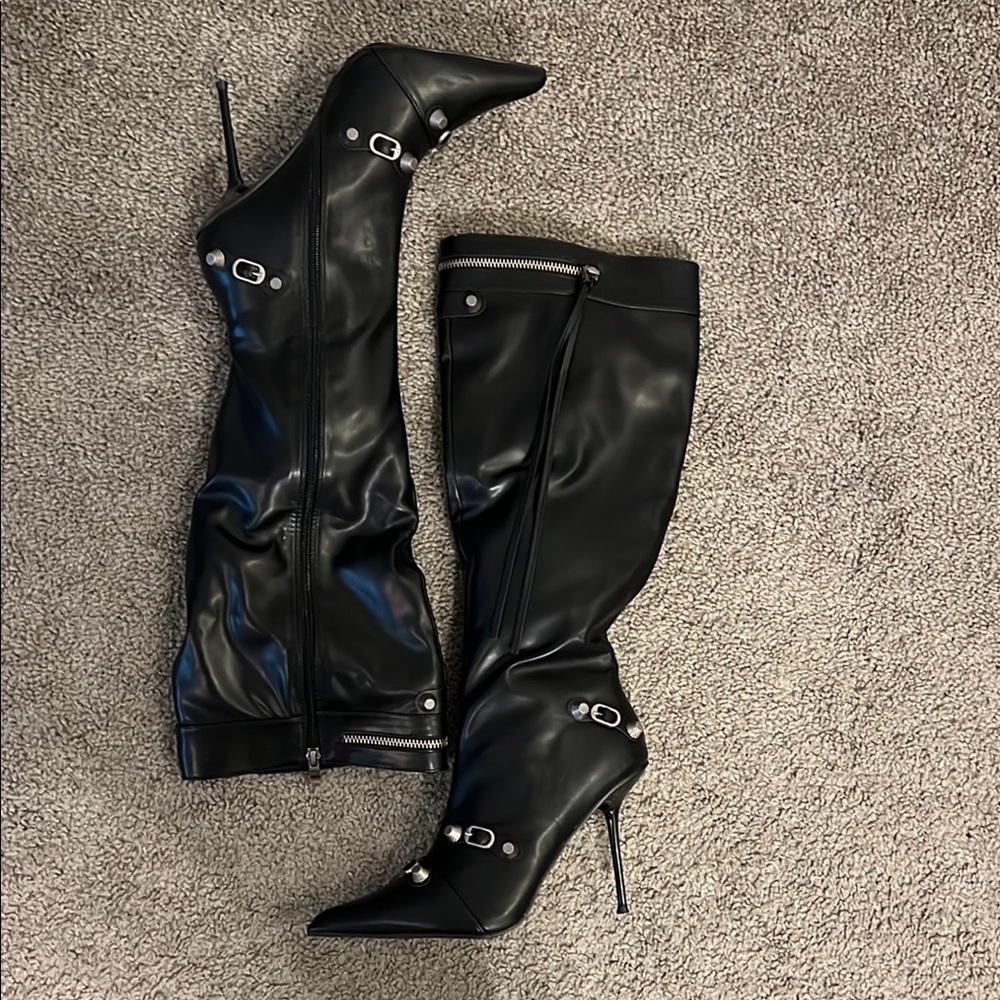 Stylish Black Leather Women's Boots - Picture 2 of 4